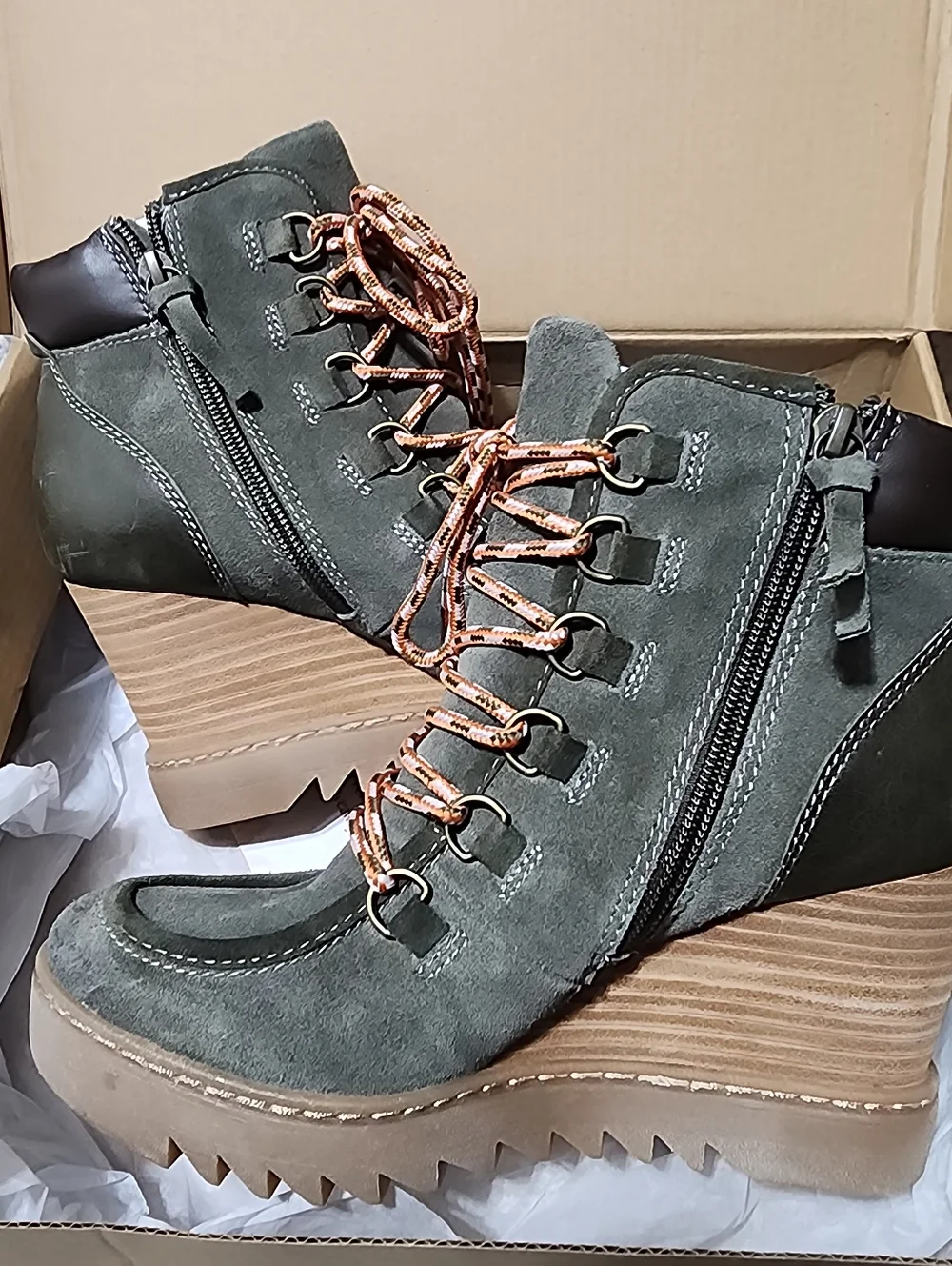 NEW SOFFT Underlyn Wedge Hiker Boot in Army Green